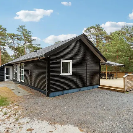 Tolles Haus In Nexø Mit Innenpool Vester Somarken