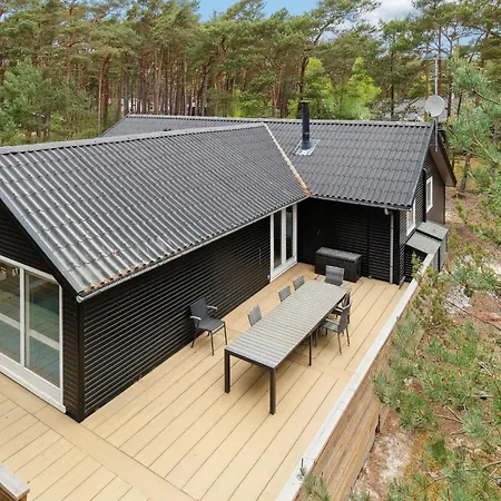 4 Bedroom In Nexo Holiday home *