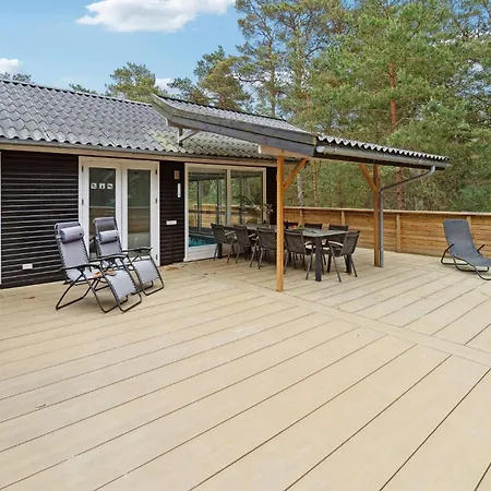 4 Bedroom In Nexo Holiday home *