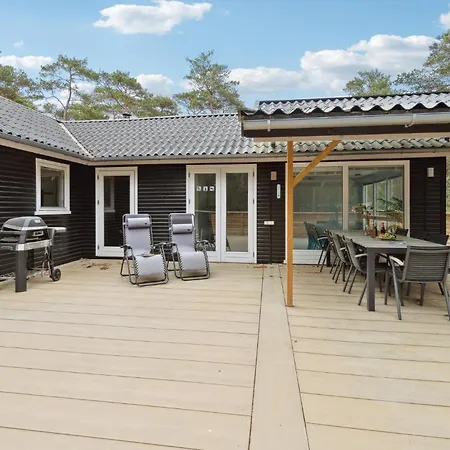 4 Bedroom In Nexo Holiday home *